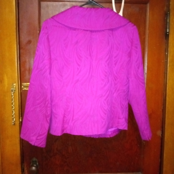 Chaus Vintage Textured Fushia 3 Button Jacket w/split sleeves Elegant & … - Picture 3 of 8